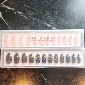NIB Static Nails Set Of Two Reusable Pop On Manicures Black And Pink